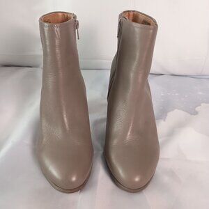 Vionic Kennedy Taupe Stacked Heel Boots Women’s Size 8 Podiatrist Approved